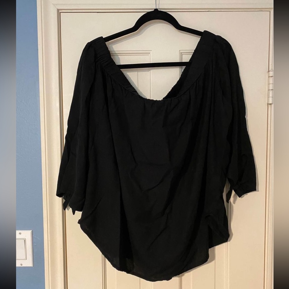 Women’s Old Navy Off-the-Shoulder Top - Never worn!